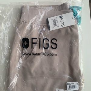 SOLD!! ♥️✨ Brand new with Tags ✨ Figs Zamora Boulder